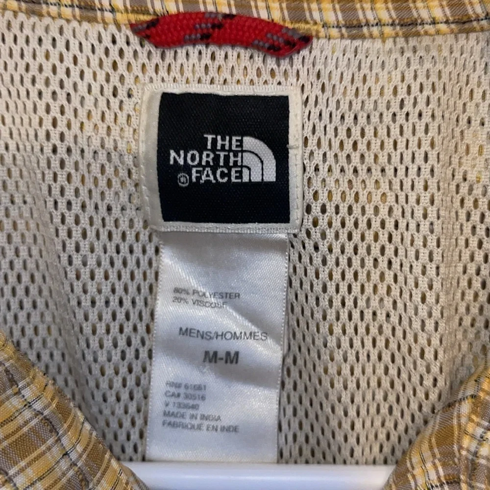 The North Face SS Plaid Shirt - Medium. B3